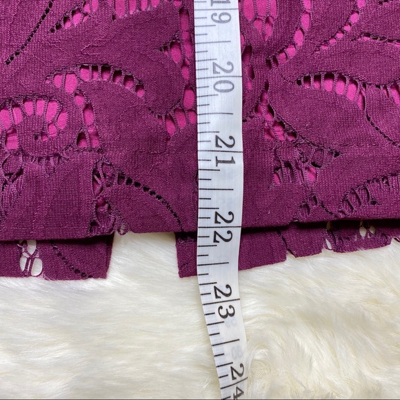 ๐ CAbi Plumberry Frolic Lace Pencil Skirt - Sz 10 - Picture 8 of 8